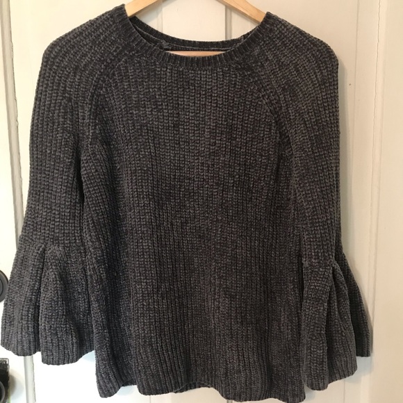 a.n.a Tops - Gray bell sleeves sweater